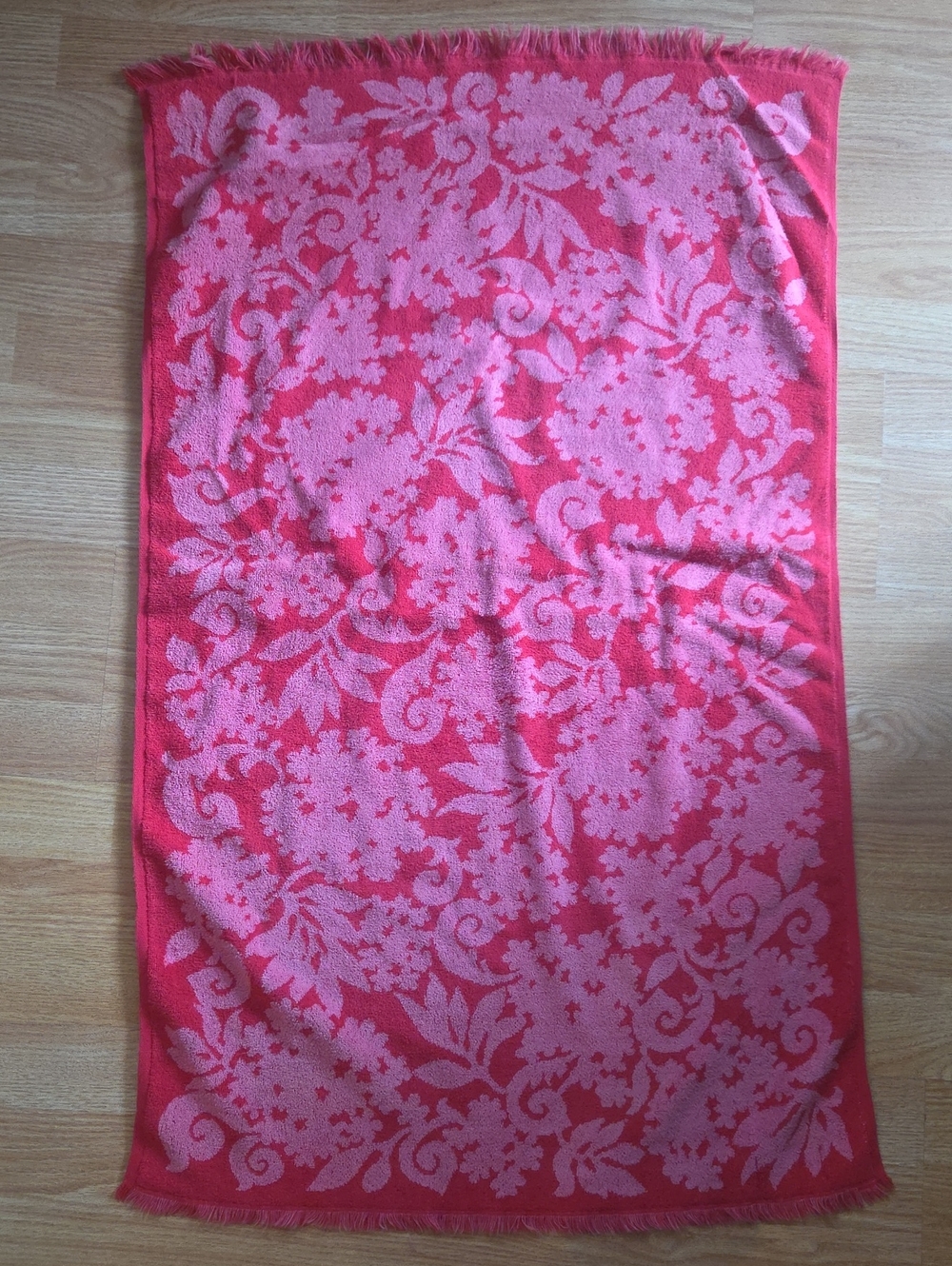 Vintage 1970's Springmaid Pink Jacquard Bath Towel